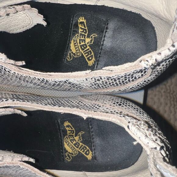 FREE BIRD Women’s SADIE BOOTIES/Boots IN WHITE PYTHON | PRELOVED!! - Picture 13 of 13